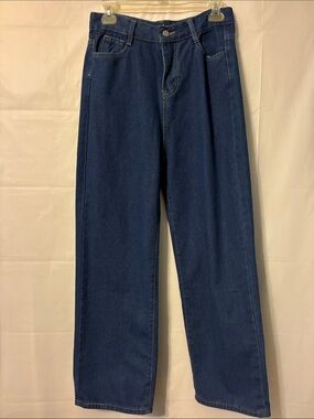 Women’s high waist Blue Straight-Leg Jeans size medium 28” waist by Jeans Wear.